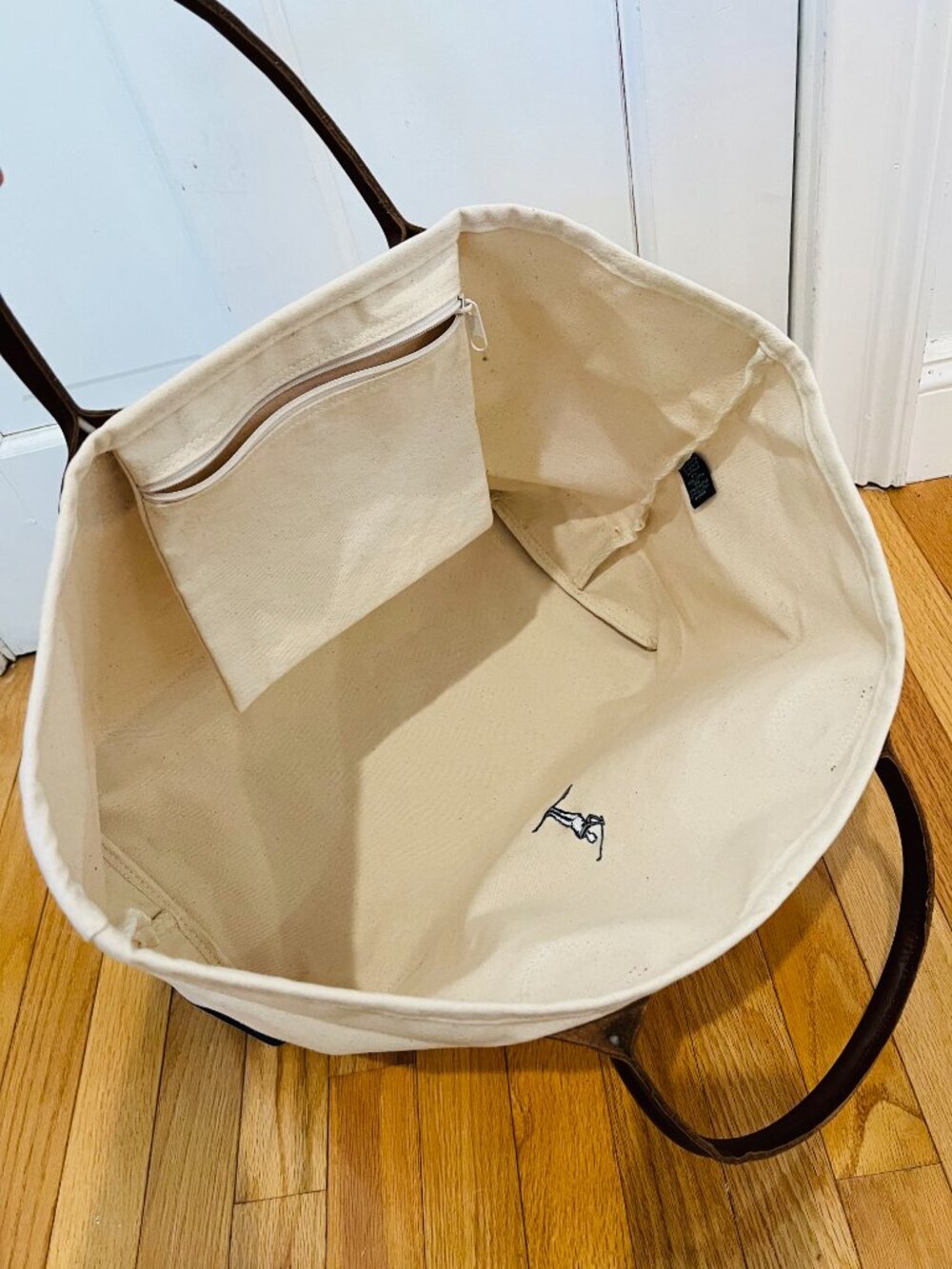Vineyard Vines Golf Tote Bag with Leather Handles - Picture 8 of 16